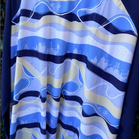 ▪️‎ 4/$25- Halcurt Long Sleeve Rash Guard - Picture 2 of 4